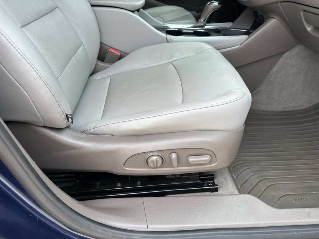 Certified 2017 Chevrolet Malibu LT w/ Leather Package FWD image 24