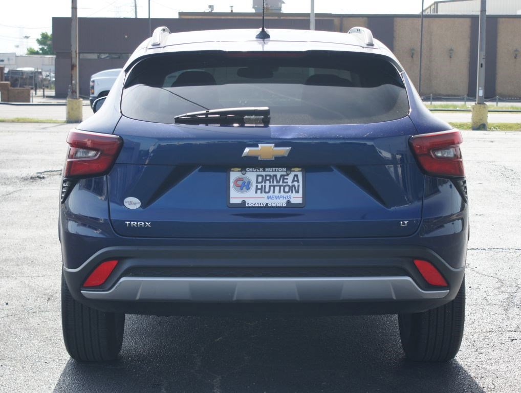 Used 2024 Chevrolet Trax LT w/ Driver Confidence Package image 3