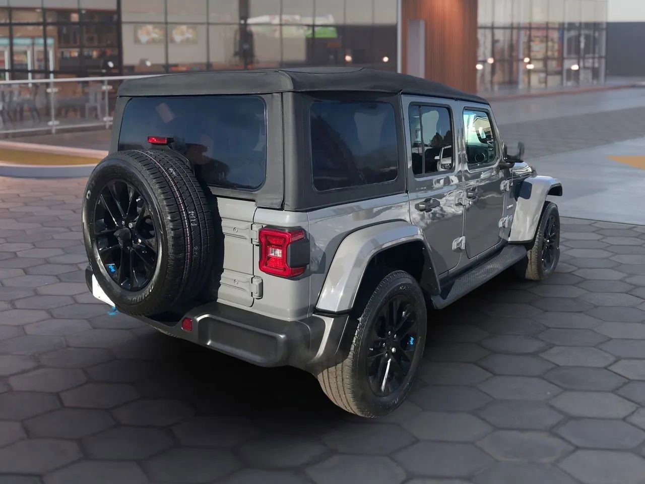 Used 2023 Jeep Wrangler Unlimited Sahara image 6