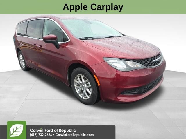 Used 2023 Chrysler Voyager LX image 3