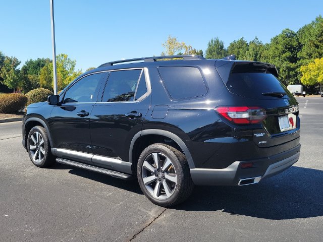 Certified 2025 Honda Pilot Touring image 6
