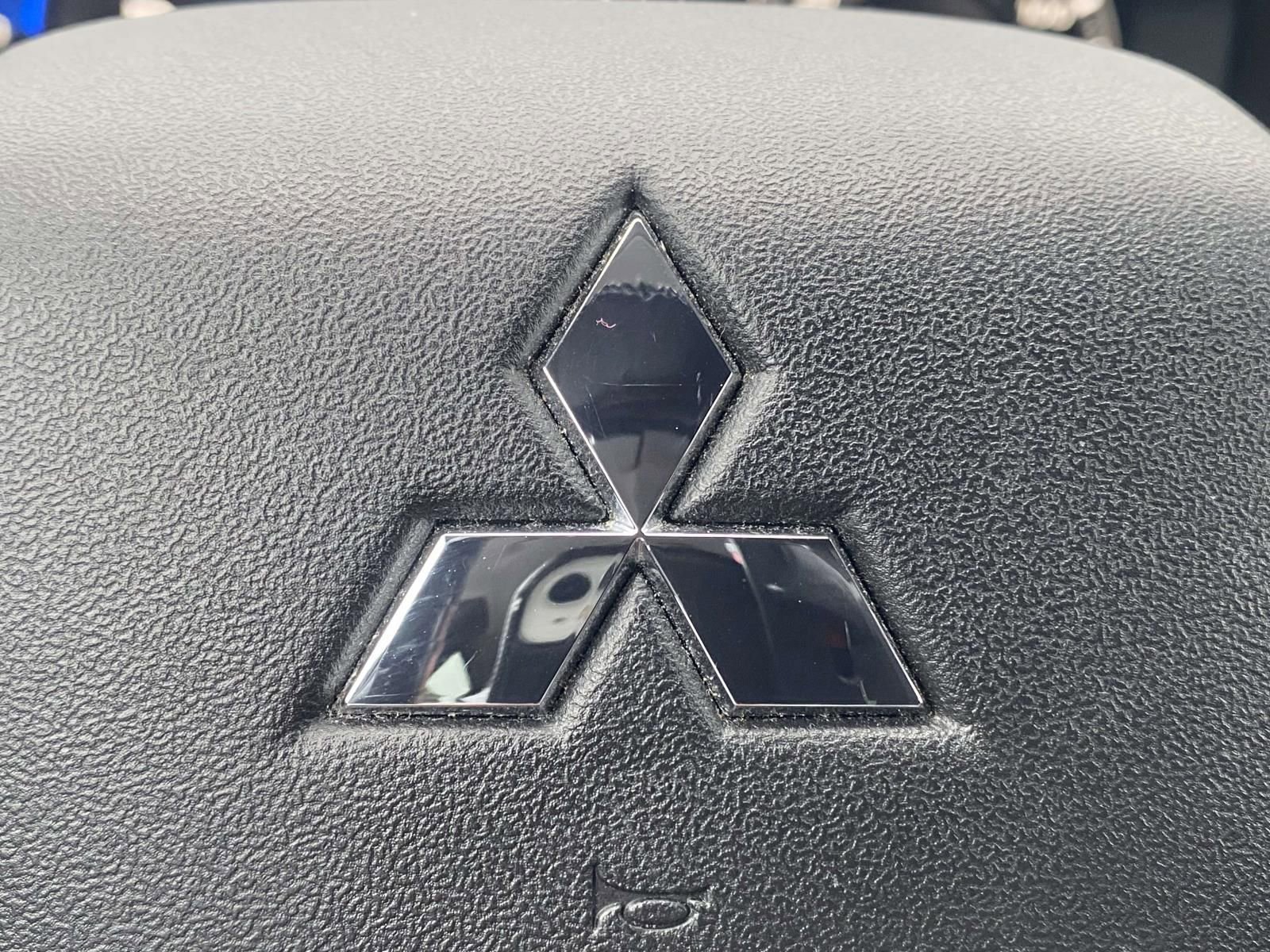 Used 2022 Mitsubishi Outlander SE image 27