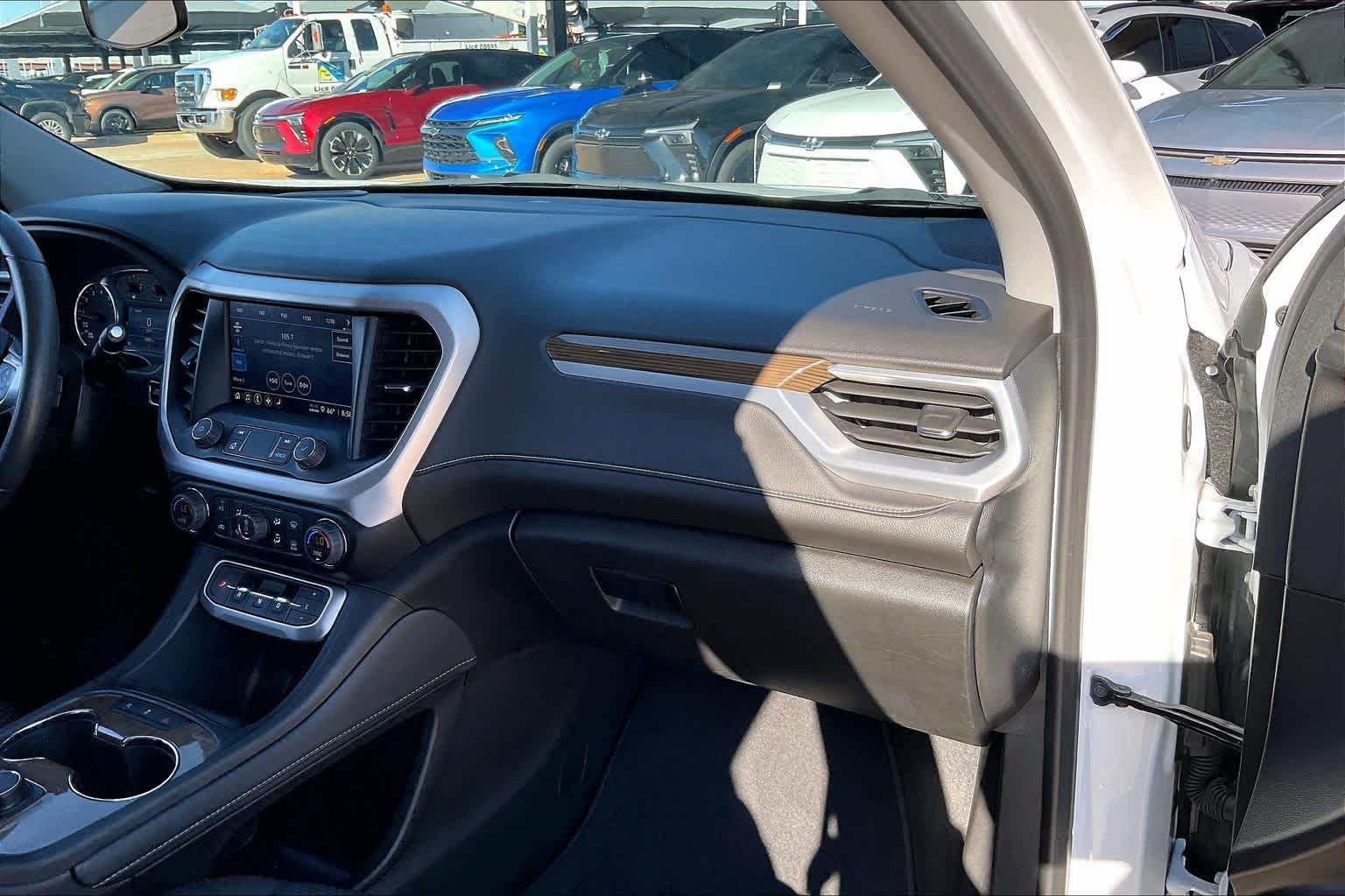 Used 2023 GMC Acadia SLE FWD image 18