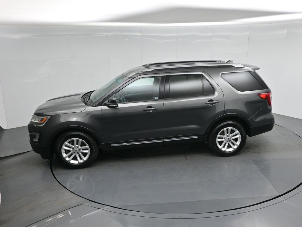 Certified 2017 Ford Explorer XLT w/ Equipment Group 202A FWD image 46