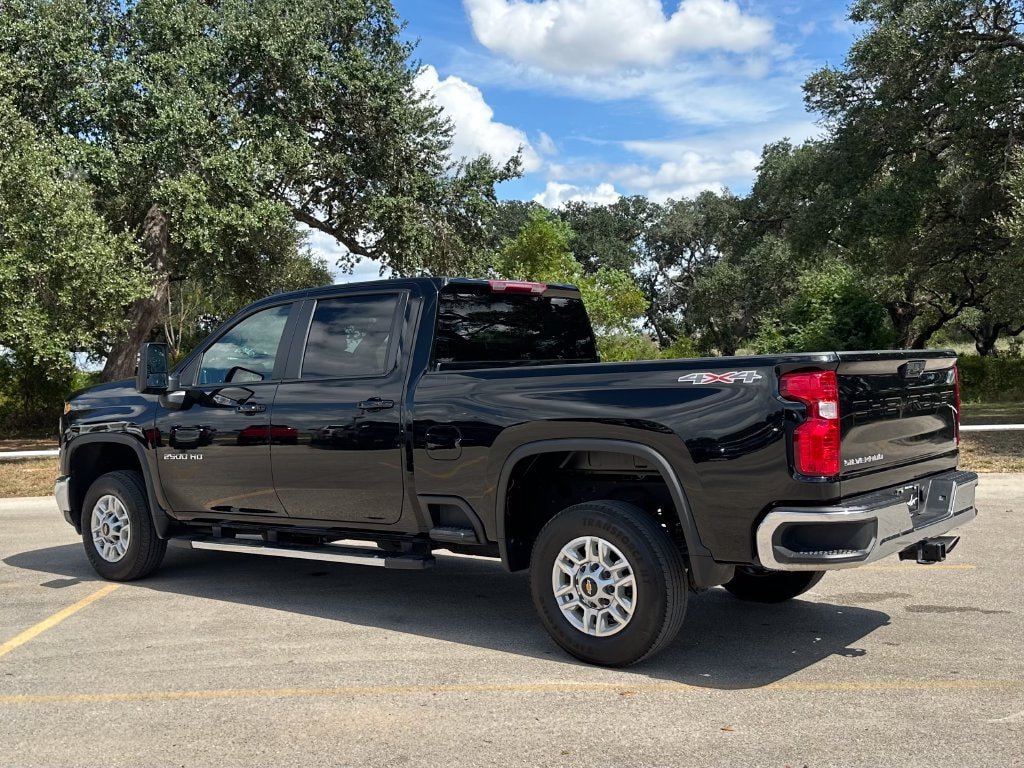 Used 2025 Chevrolet Silverado 2500 LT w/ Convenience Package AWD/4WD image 7