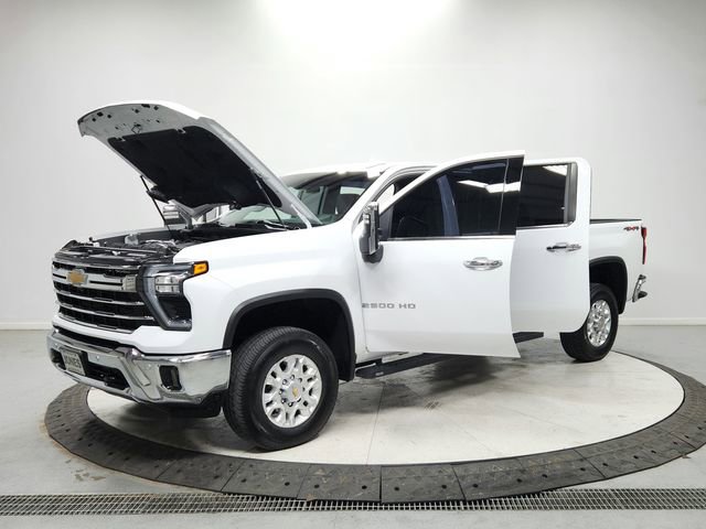 Used 2025 Chevrolet Silverado 2500 LTZ w/ LTZ Convenience Package image 11