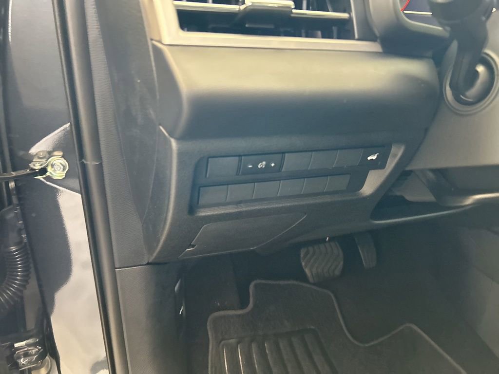 New 2025 Mitsubishi Outlander SE image 37