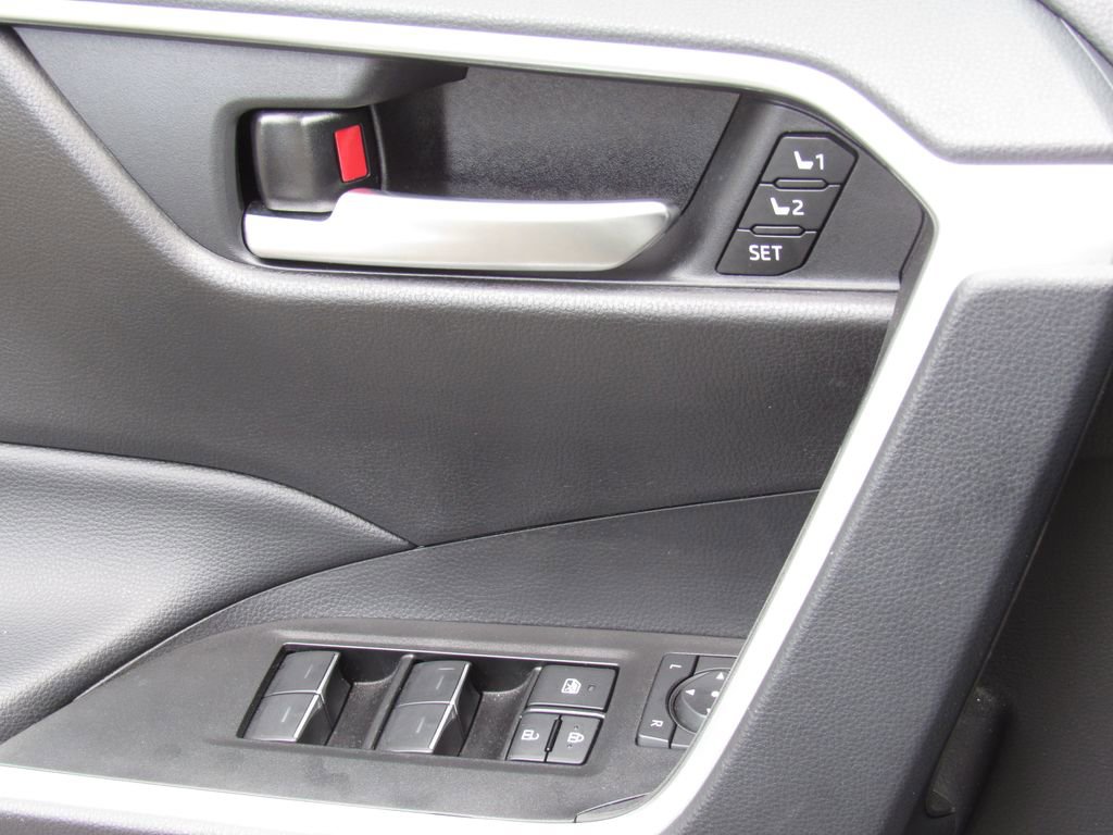 Used 2025 Toyota RAV4 XLE Premium w/ Weather Package AWD/4WD image 34