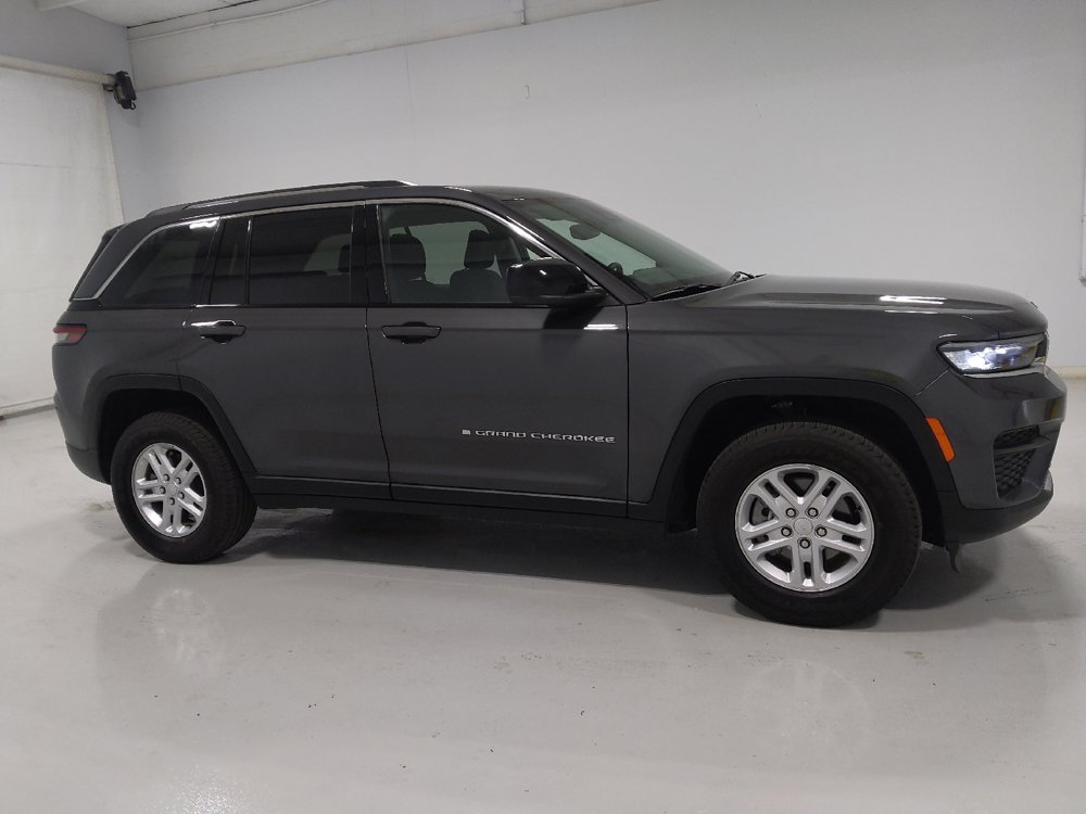 Used 2023 Jeep Grand Cherokee Laredo w/ Luxury Tech Group I AWD/4WD image 11