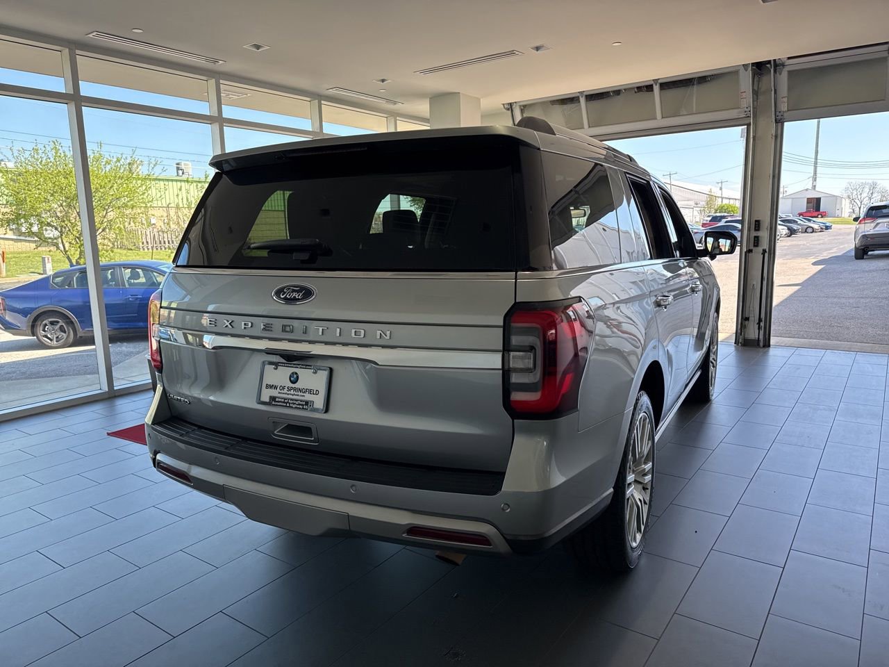 Used 2024 Ford Expedition Limited image 7