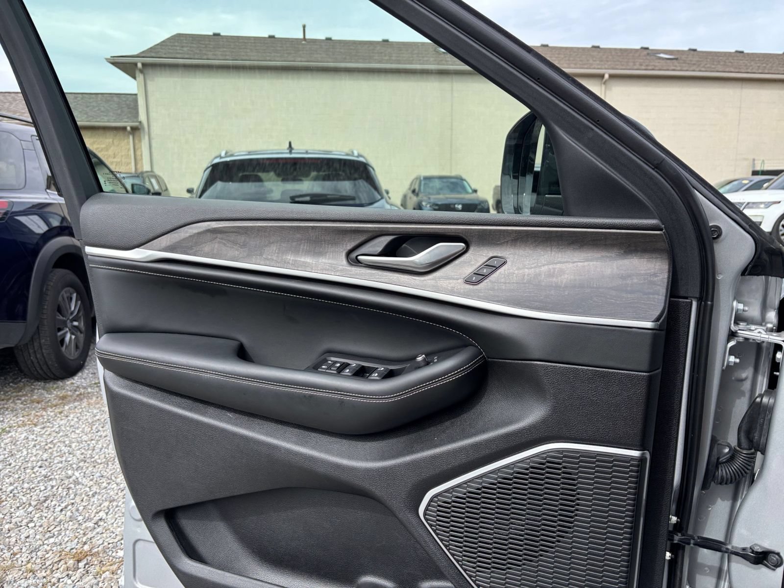 Used 2026 Jeep Grand Cherokee Limited AWD/4WD image 18