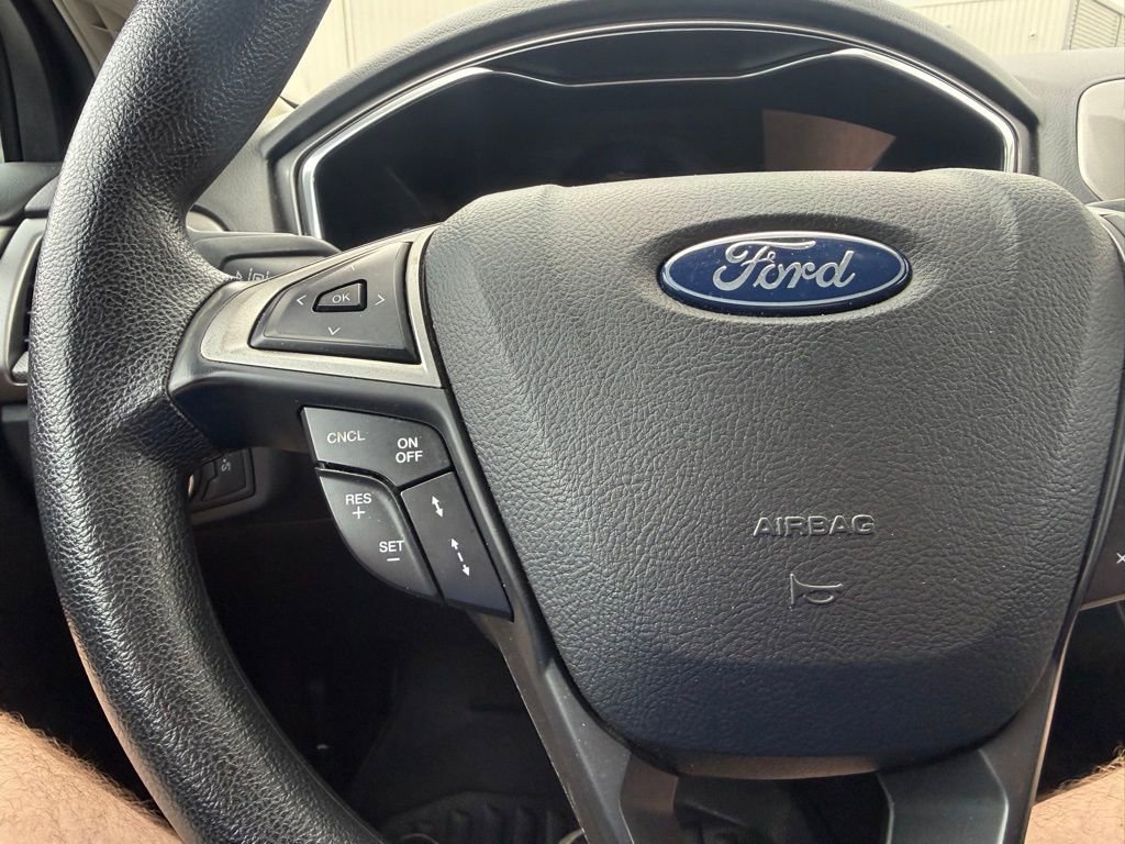 Used 2020 Ford Fusion SE FWD image 10