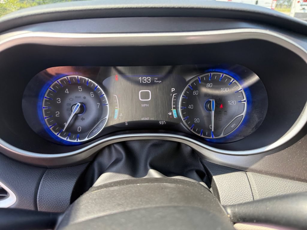 Certified 2024 Chrysler Pacifica Touring-L FWD image 17