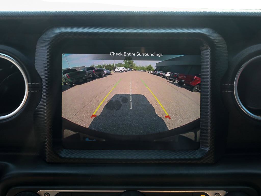 Used 2023 Jeep Wrangler Unlimited Sahara w/ Cold Weather Group AWD/4WD image 18