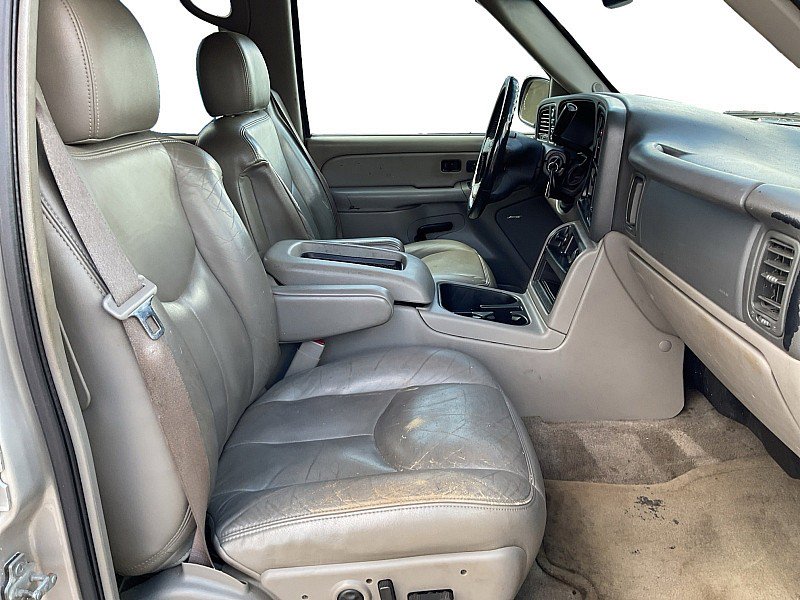 Used 2005 Chevrolet Suburban Z71 w/ Preferred Equipment Group AWD/4WD image 10