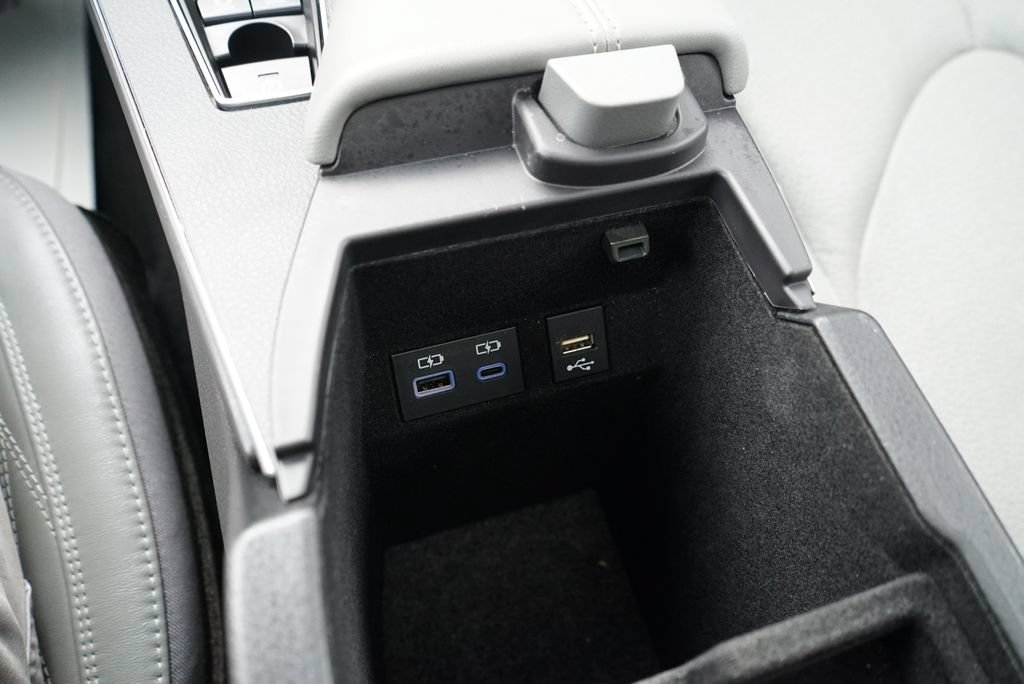 Used 2022 Toyota Avalon Limited w/ Advanced Safety Package FWD image 15