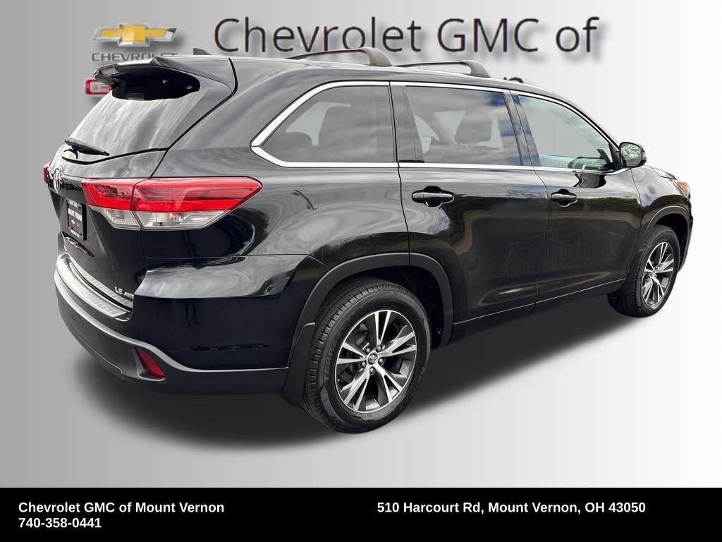 Used 2017 Toyota Highlander LE image 6