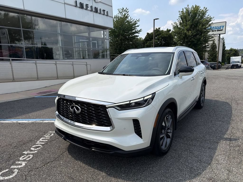 Certified 2023 INFINITI QX60 Luxe w/ Performance Audio Package AWD/4WD image 4