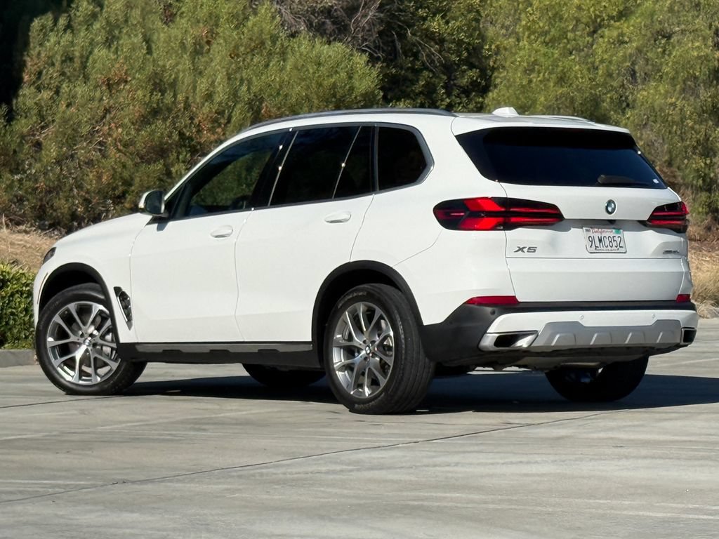 Used 2024 BMW X5 xDrive40i w/ Premium Package AWD/4WD image 2