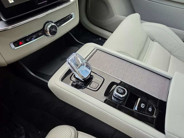 New 2026 Volvo XC90 T8 Ultra w/ Protection Package Premier AWD/4WD image 26