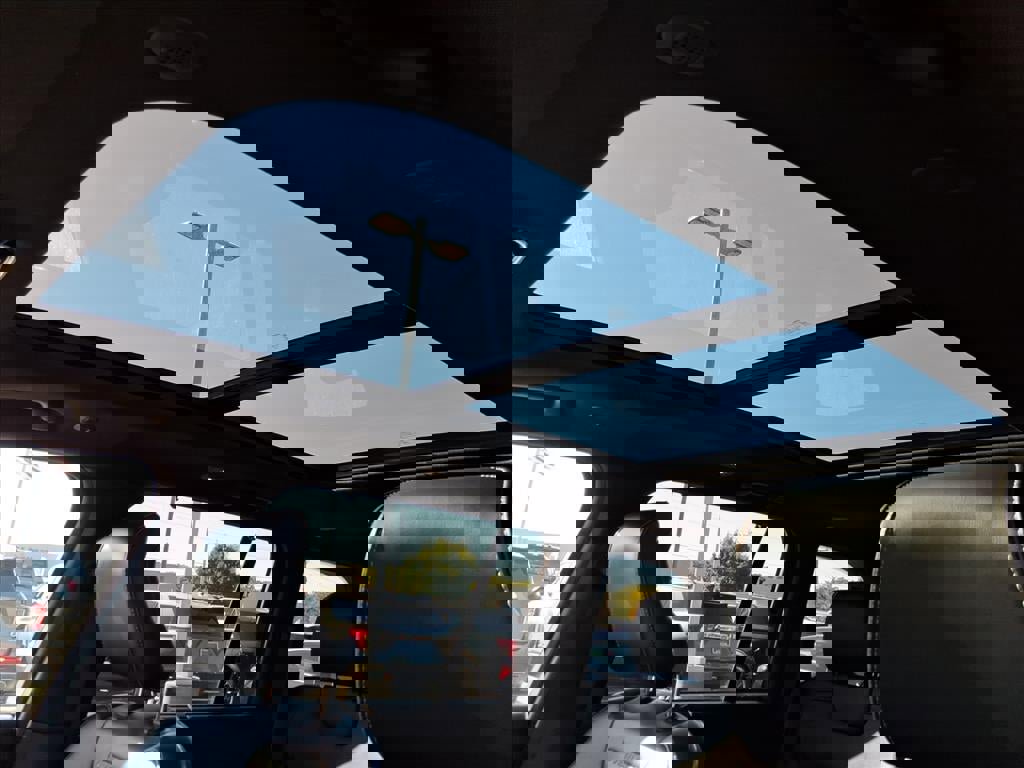 Used 2022 Jeep Grand Cherokee Overland w/ Luxury Tech Group IV image 13