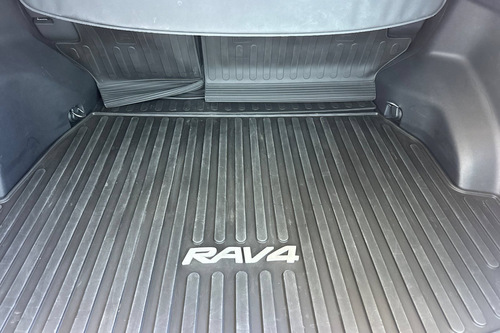 Used 2024 Toyota RAV4 XLE w/ Convenience Package AWD/4WD image 18