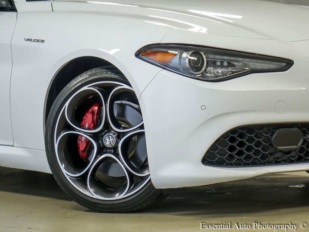 Used 2022 Alfa Romeo Giulia Veloce AWD/4WD image 4