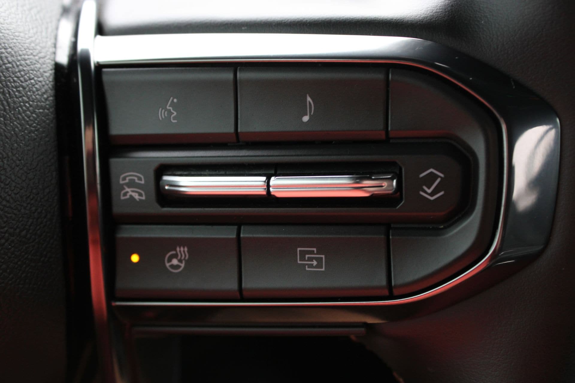 Used 2025 GMC Yukon AT4 w/ LPO, Floor Liner Package AWD/4WD image 22