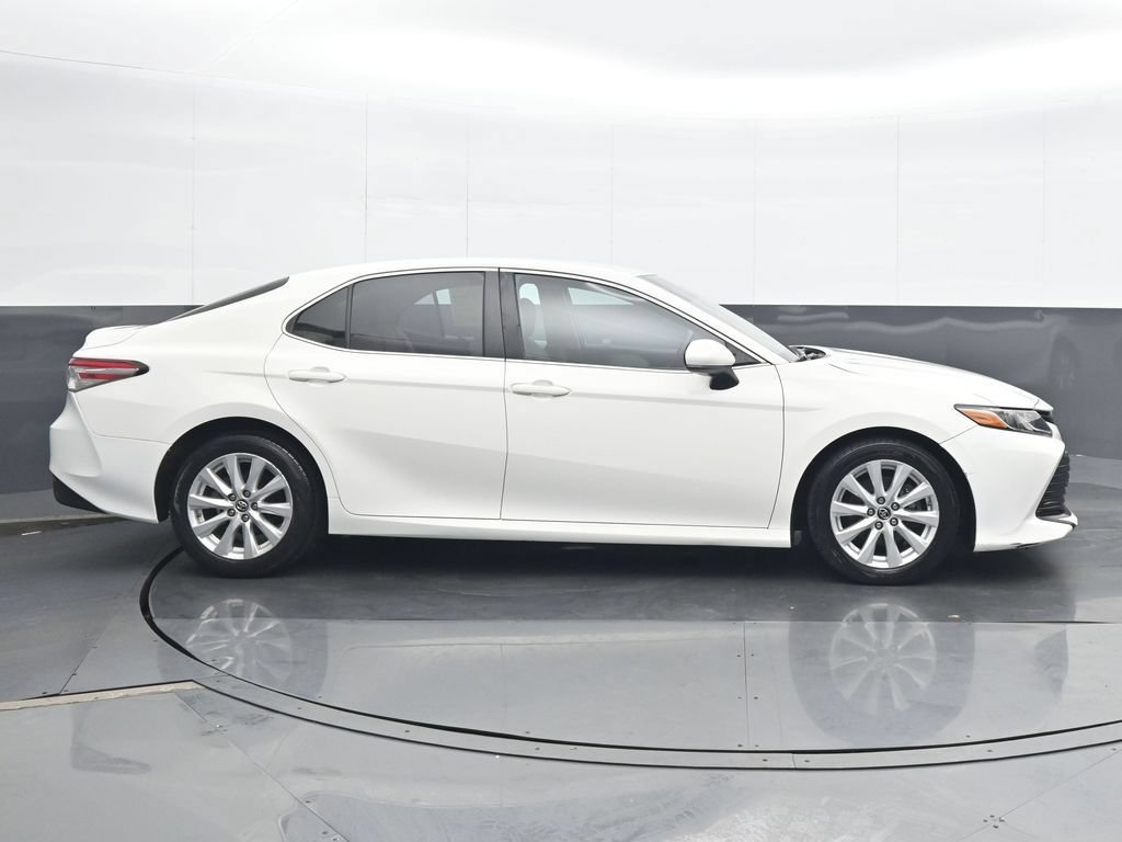Used 2018 Toyota Camry LE FWD image 7