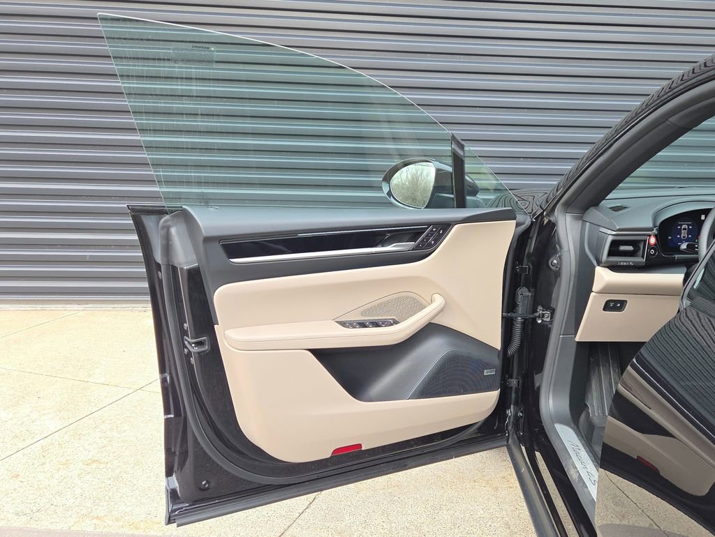 Certified 2025 Porsche Macan 4S Electric image 6