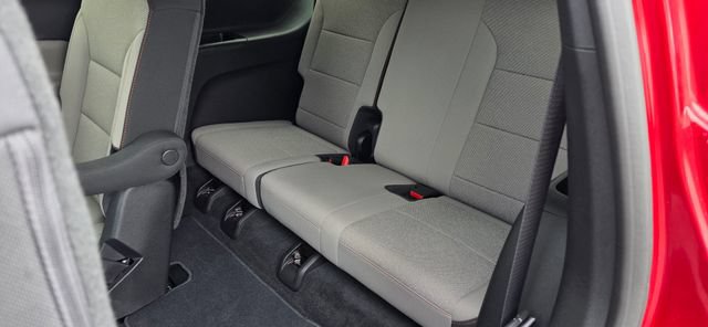 Used 2025 Chevrolet Traverse LT FWD image 13
