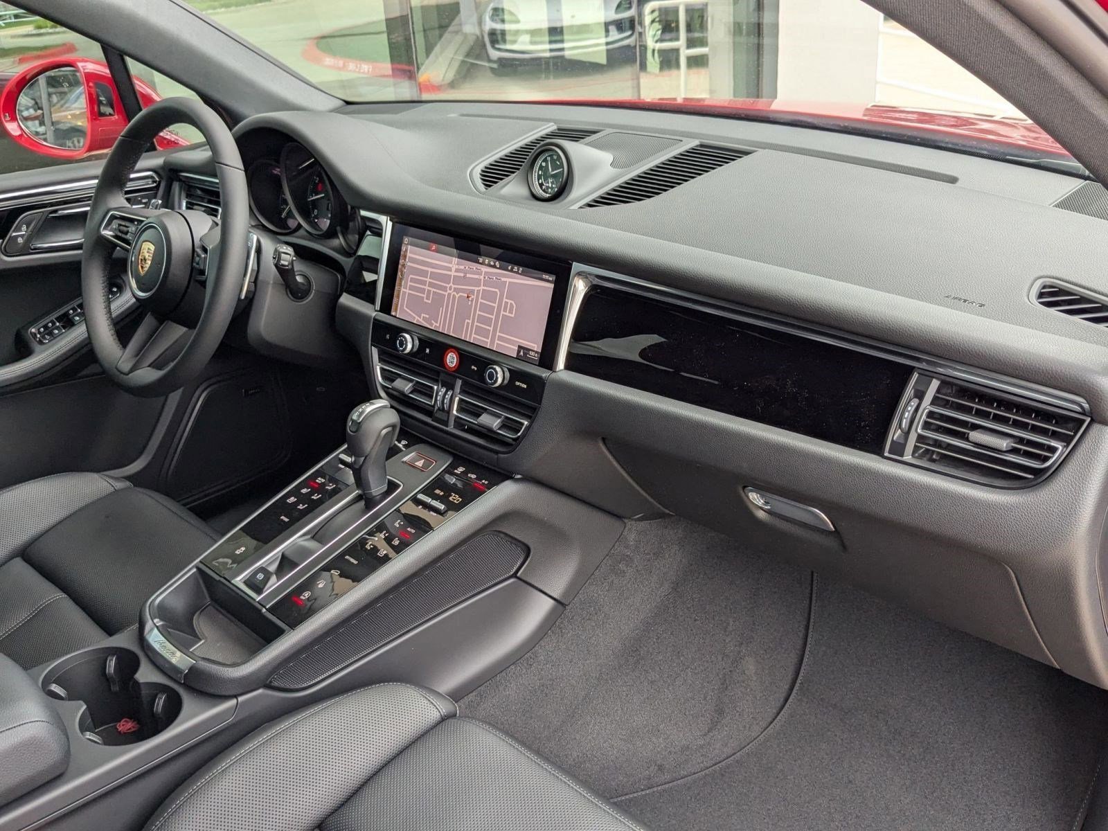 Certified 2025 Porsche Macan image 26