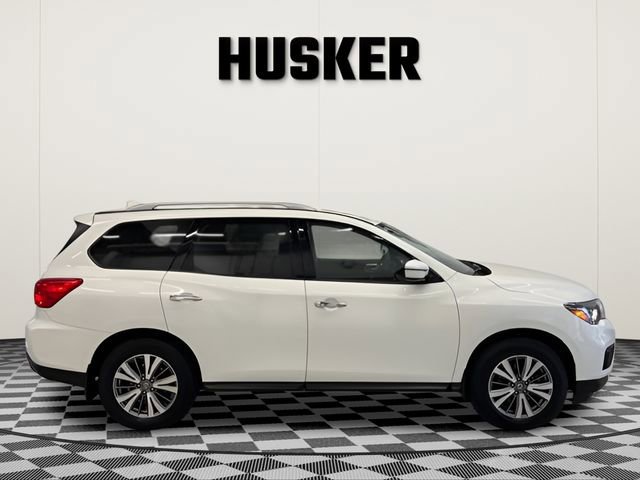 Used 2020 Nissan Pathfinder S image 2