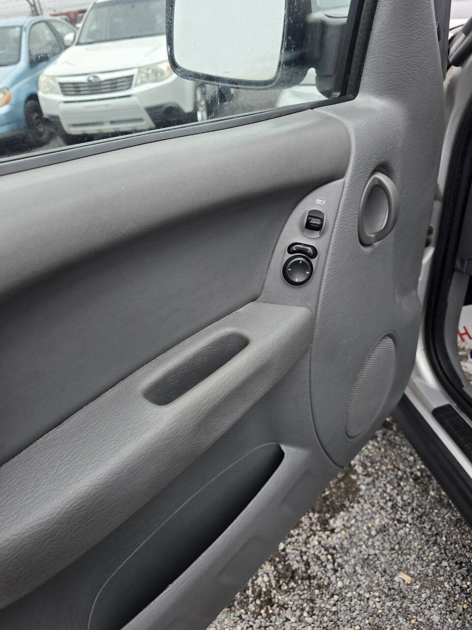 Used 2005 Jeep Liberty Sport image 16