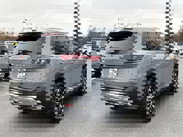 Used 2023 Nissan Rogue Platinum w/ Platinum Premium Package image 3