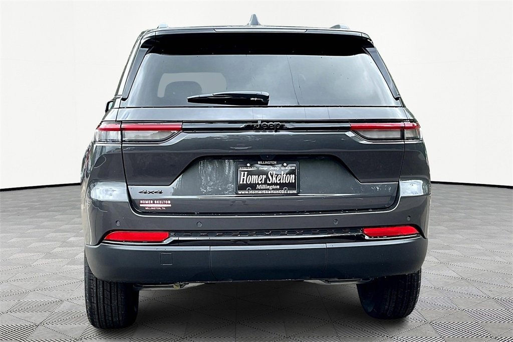 New 2025 Jeep Grand Cherokee Altitude image 4