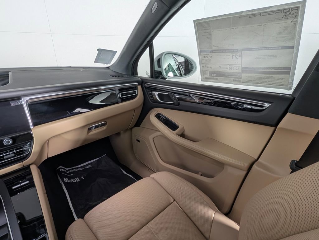 New 2026 Porsche Macan image 23