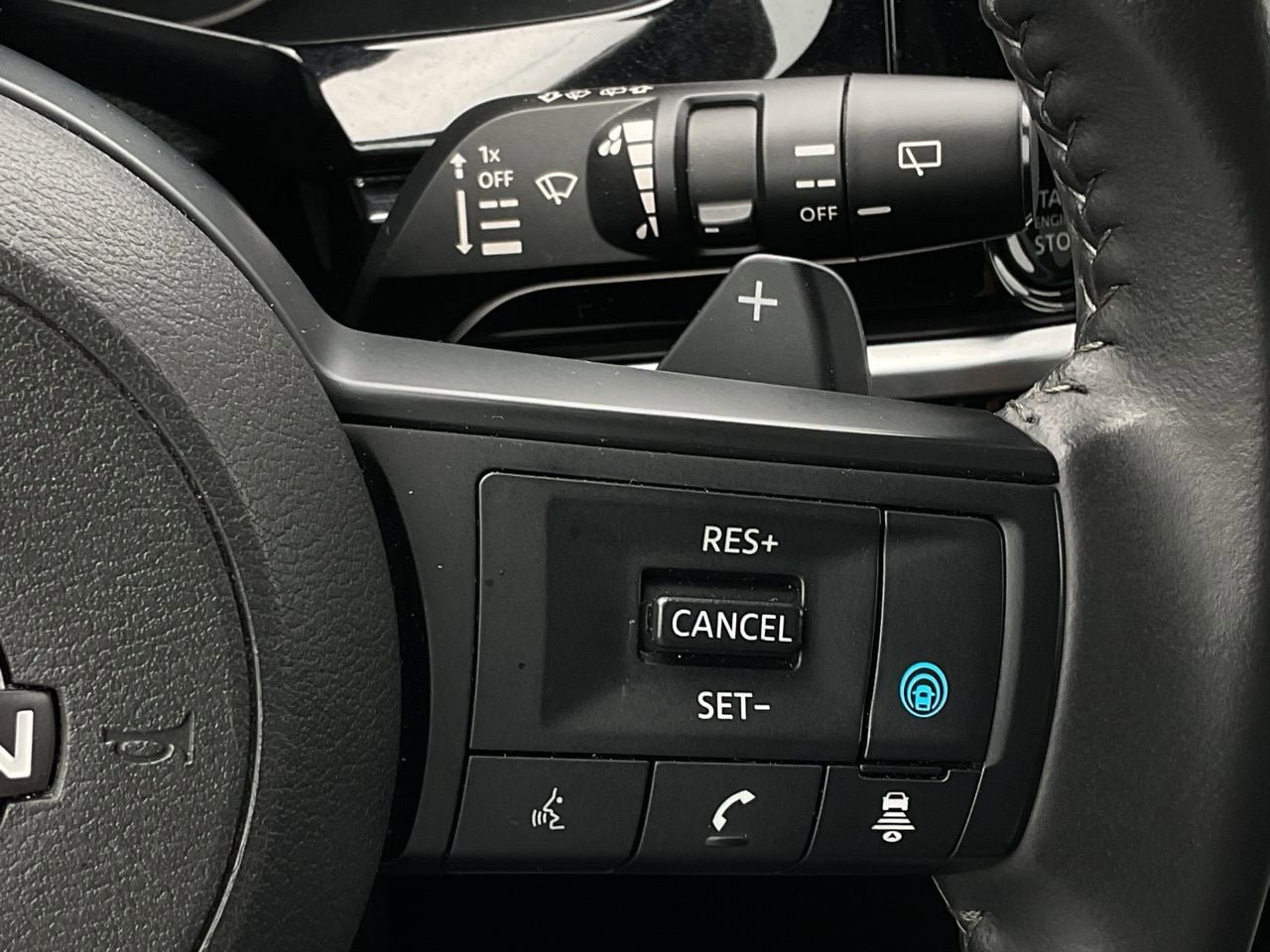 Used 2025 Nissan Pathfinder SV FWD image 25