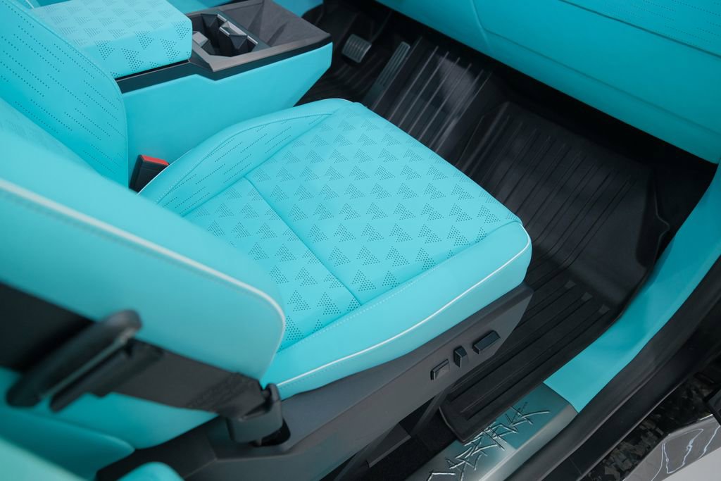 Used 2025 Tesla Cybertruck AWD Crew Cab image 42