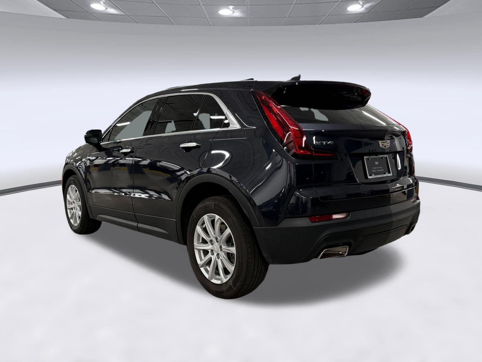 Used 2022 Cadillac XT4 Luxury w/ Driver Awareness Package FWD image 3
