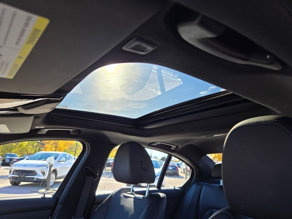 Used 2025 BMW 330i xDrive Sedan image 22