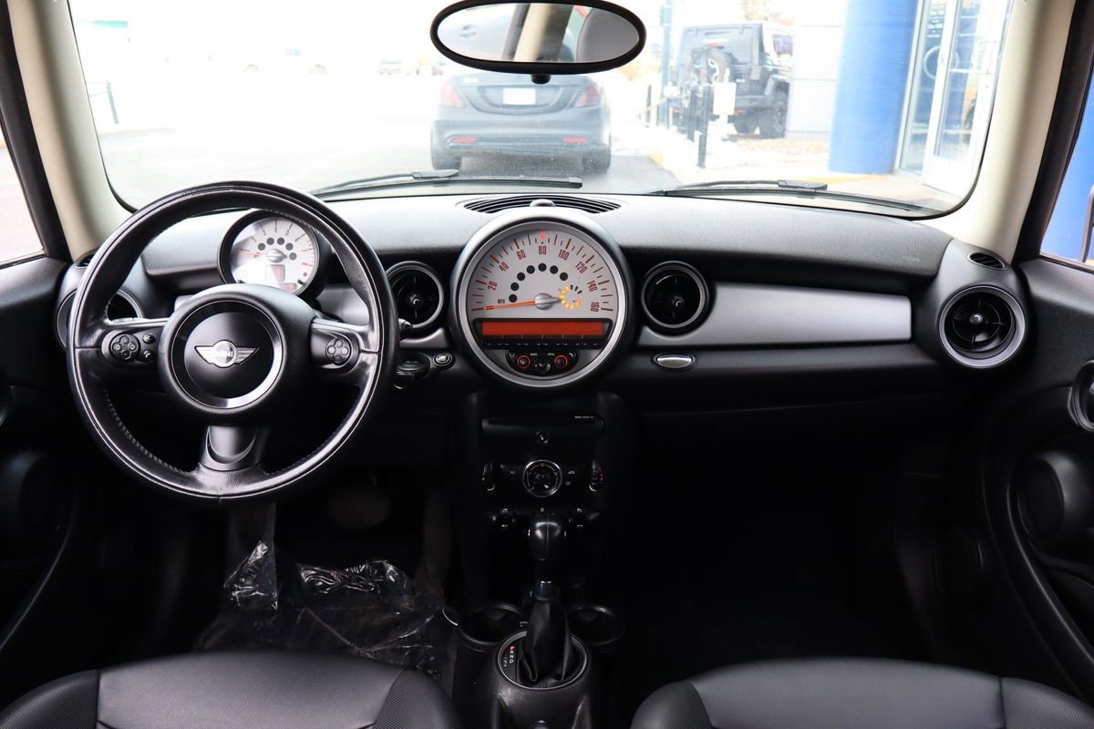 Used 2013 MINI Cooper Hardtop image 9