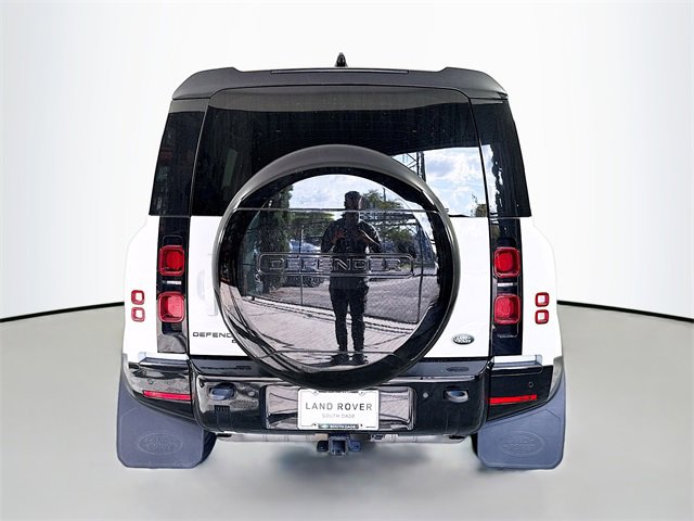 Certified 2022 Land Rover Defender 110 X-Dynamic HSE image 6