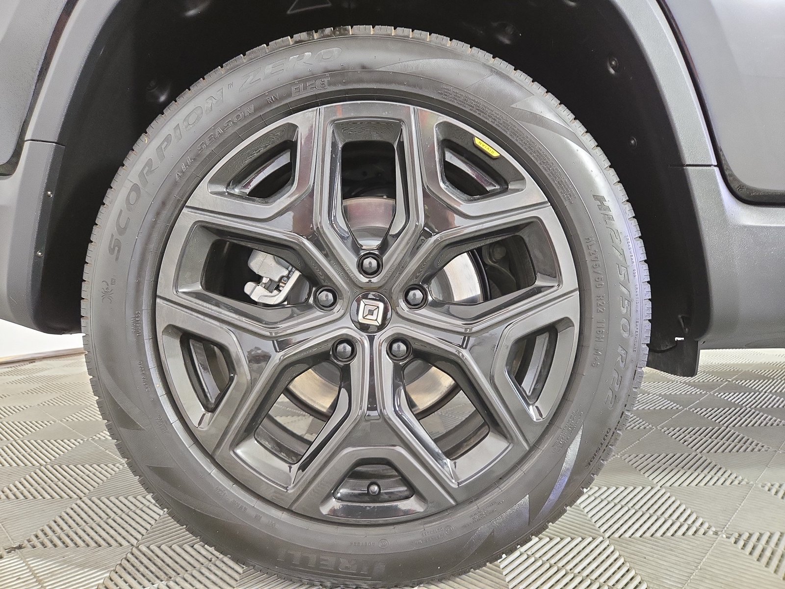 Used 2024 Rivian R1T Adventure Dual AWD/4WD image 12