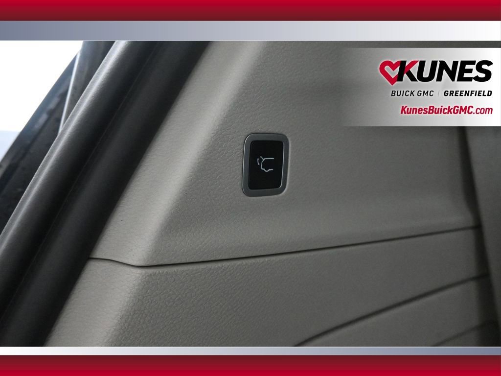 Used 2024 Chrysler Pacifica Select FWD image 24