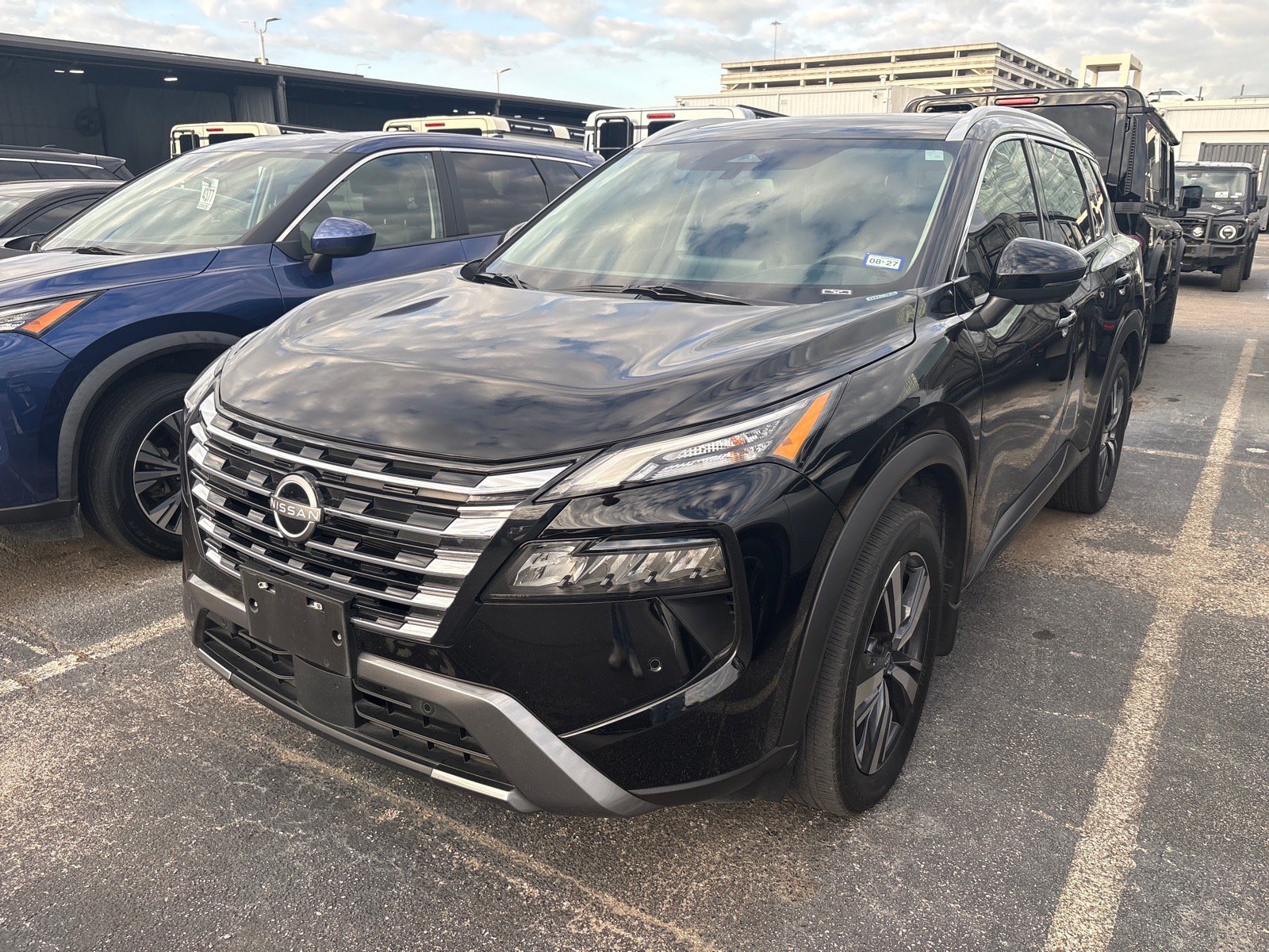Used 2024 Nissan Rogue SL w/ SL Premium Package FWD image 2