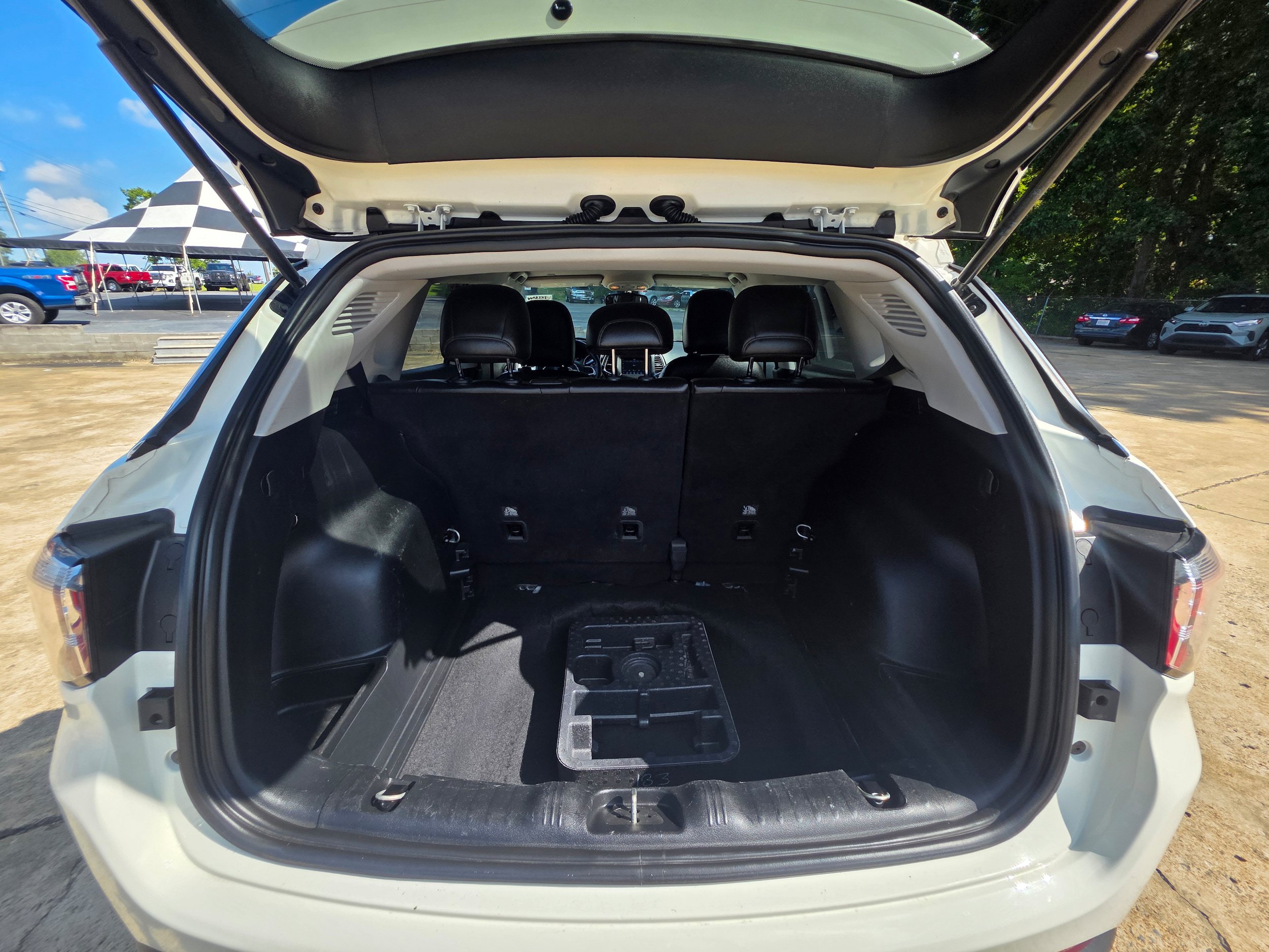 Used 2019 Jeep Compass Latitude FWD image 27
