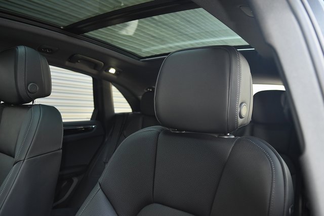 Certified 2025 Porsche Macan image 39