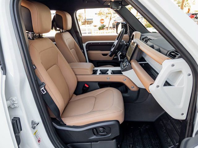 New 2026 Land Rover Defender 110 X-Dynamic SE image 28