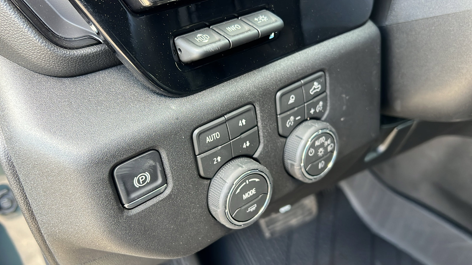 New 2026 Chevrolet Silverado 2500 ZR2 w/ LPO, Dark Essentials Package image 32